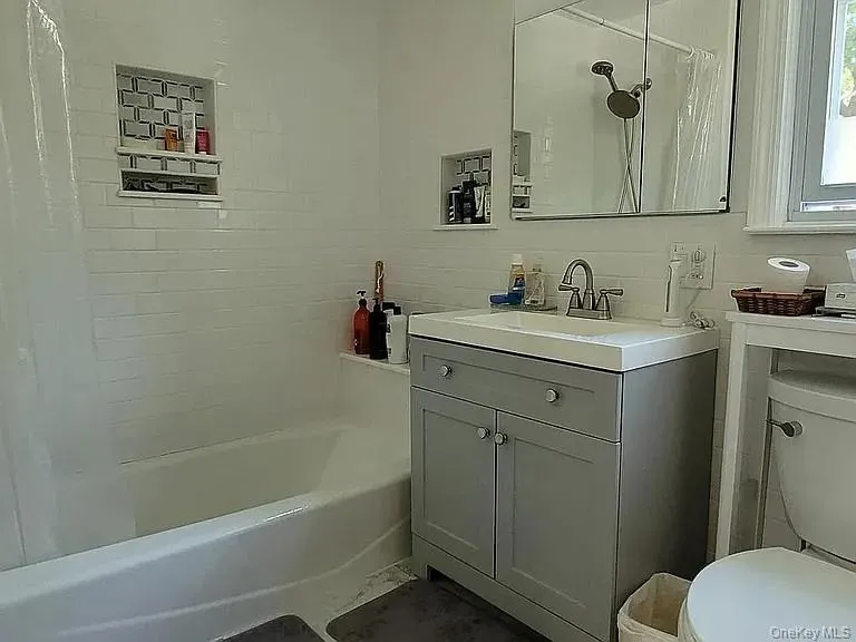 182 Lowell Avenue, Hempstead, NY, 3 Bedrooms Bedrooms, 6 Rooms Rooms,1 BathroomBathrooms,Residential Lease,For Rent,Lowell,0,1037901 182 Lowell Avenue, Hempstead, NY, 3 Bedrooms Bedrooms, 6 Rooms Rooms,1 BathroomBathrooms,Residential Lease,For Rent,Lowell,0,1037901