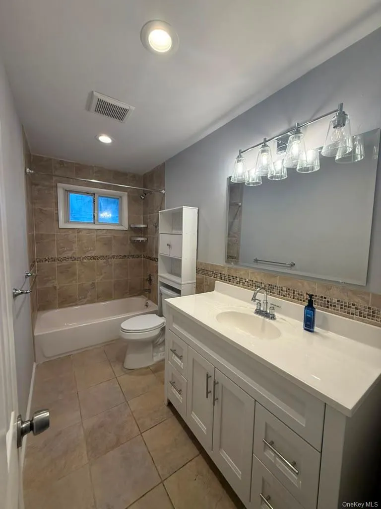 24 California Avenue, Islip, NY, 5 Bedrooms Bedrooms, 10 Rooms Rooms,2 BathroomsBathrooms,Residential Lease,For Rent,California,0,1037905 24 California Avenue, Islip, NY, 5 Bedrooms Bedrooms, 10 Rooms Rooms,2 BathroomsBathrooms,Residential Lease,For Rent,California,0,1037905