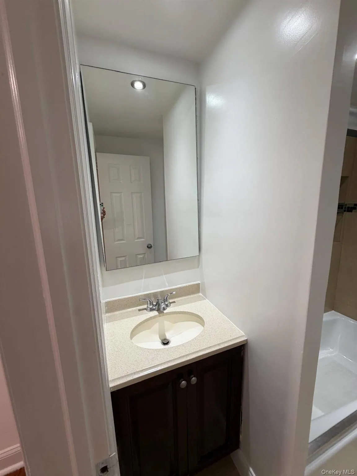 42-02 Layton Street, New York, NY, 2 Bedrooms Bedrooms, 5 Rooms Rooms,1 BathroomBathrooms,Residential,For Rent,Layton,0,1037906 42-02 Layton Street, New York, NY, 2 Bedrooms Bedrooms, 5 Rooms Rooms,1 BathroomBathrooms,Residential,For Rent,Layton,0,1037906