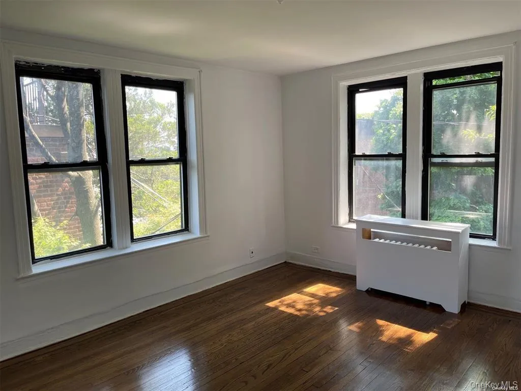 1 Hillside Avenue, North Hempstead, NY, 2 Bedrooms Bedrooms, 4 Rooms Rooms,1 BathroomBathrooms,Residential,For Rent,Hillside,0,1037913 1 Hillside Avenue, North Hempstead, NY, 2 Bedrooms Bedrooms, 4 Rooms Rooms,1 BathroomBathrooms,Residential,For Rent,Hillside,0,1037913