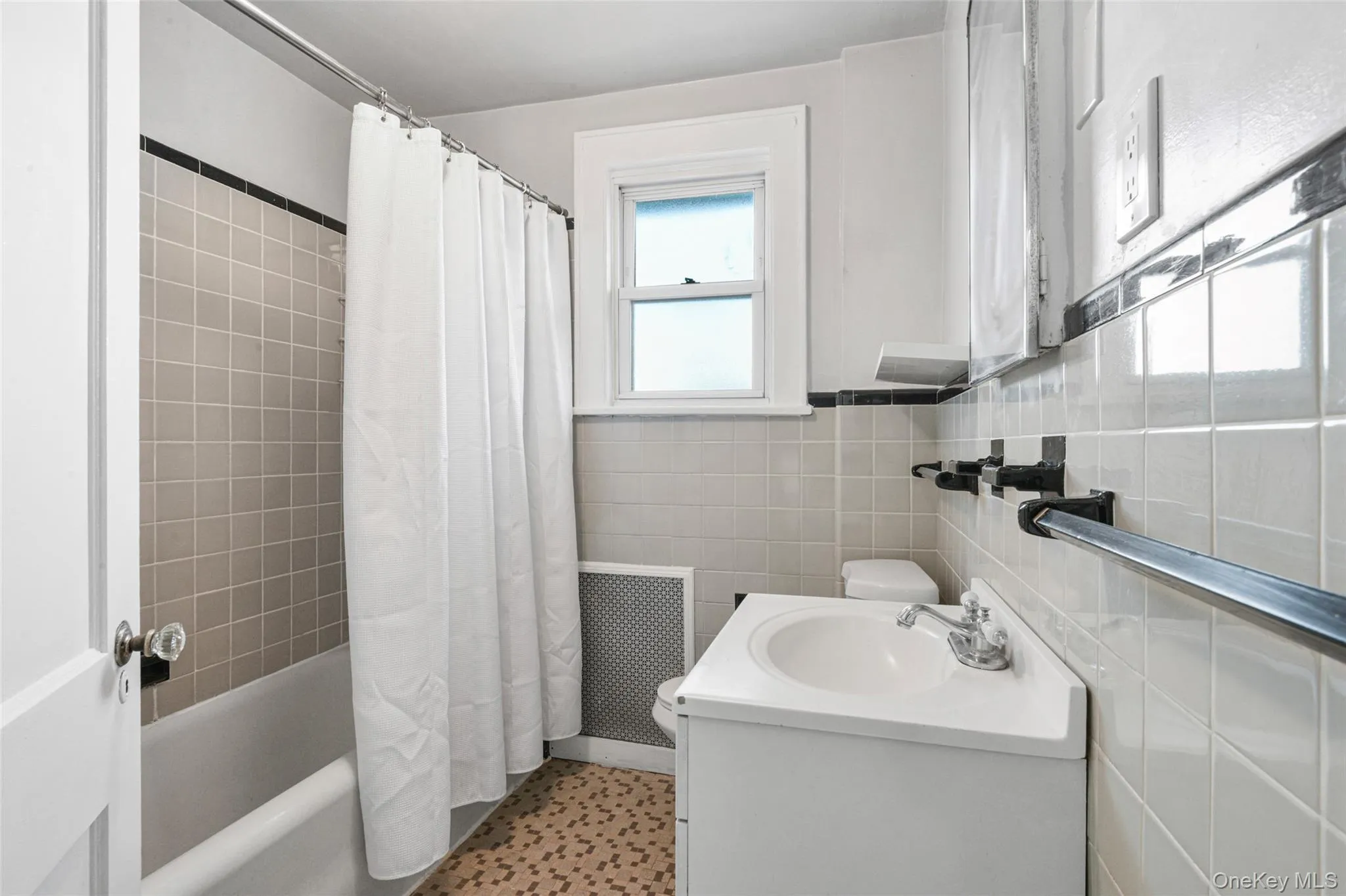 Hall bath on 2nd floor Hall bath on 2nd floor