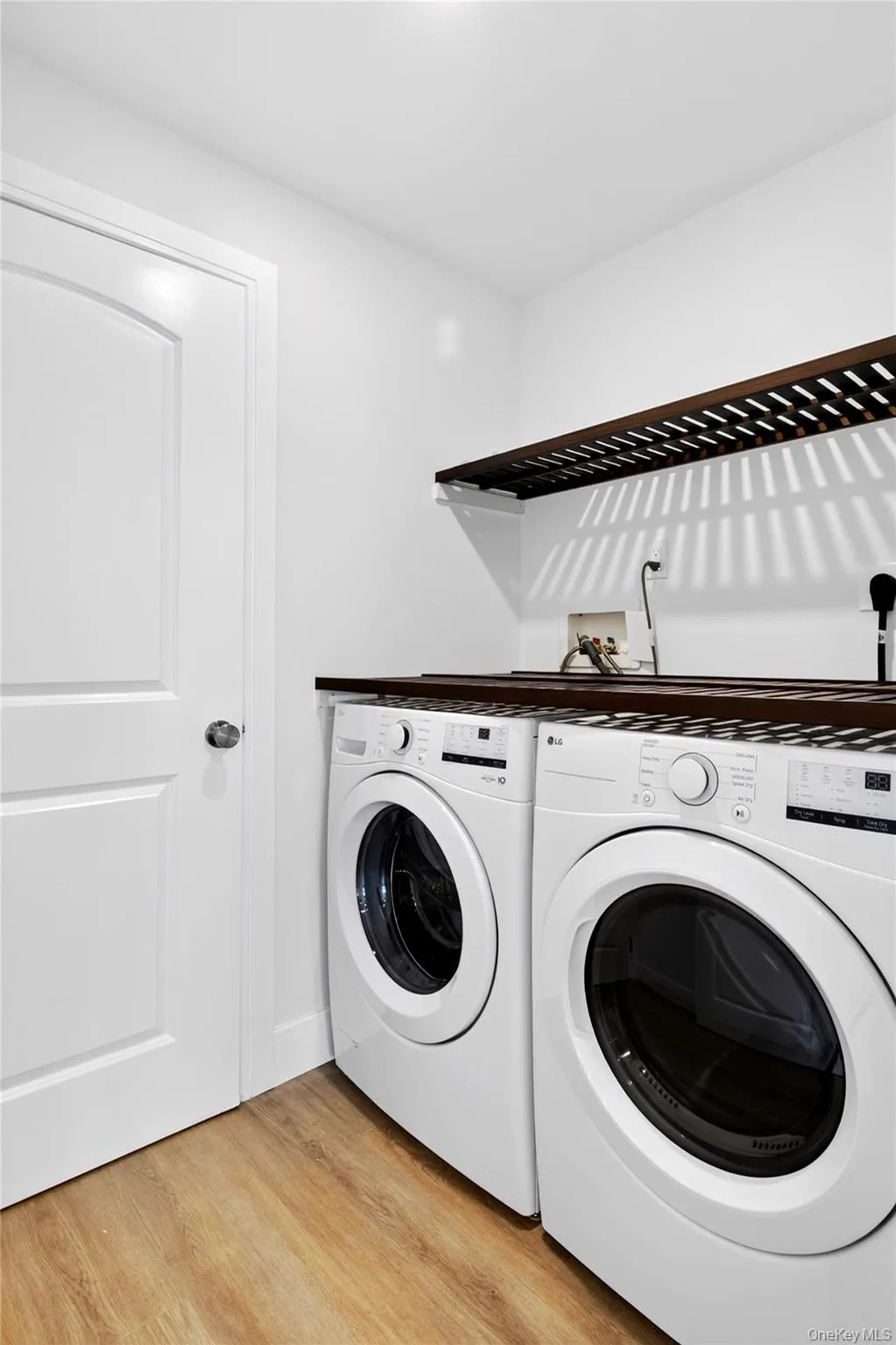 42 Linwood Road, North Hempstead, NY, 3 Bedrooms Bedrooms, 9 Rooms Rooms,3 BathroomsBathrooms,Residential Lease,For Rent,Linwood,0,1037923 42 Linwood Road, North Hempstead, NY, 3 Bedrooms Bedrooms, 9 Rooms Rooms,3 BathroomsBathrooms,Residential Lease,For Rent,Linwood,0,1037923