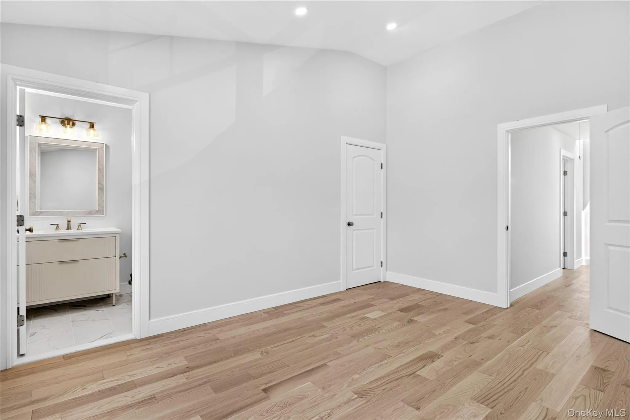 42 Linwood Road, North Hempstead, NY, 3 Bedrooms Bedrooms, 9 Rooms Rooms,3 BathroomsBathrooms,Residential Lease,For Rent,Linwood,0,1037923 42 Linwood Road, North Hempstead, NY, 3 Bedrooms Bedrooms, 9 Rooms Rooms,3 BathroomsBathrooms,Residential Lease,For Rent,Linwood,0,1037923
