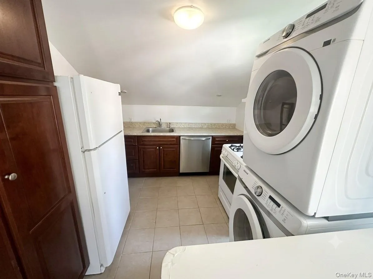 460 Atlantic Avenue, Hempstead, NY, 2 Bedrooms Bedrooms, 5 Rooms Rooms,1 BathroomBathrooms,Residential Lease,For Rent,Atlantic,0,1037930 460 Atlantic Avenue, Hempstead, NY, 2 Bedrooms Bedrooms, 5 Rooms Rooms,1 BathroomBathrooms,Residential Lease,For Rent,Atlantic,0,1037930