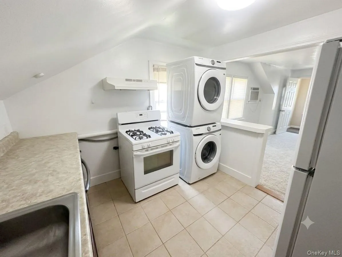 460 Atlantic Avenue, Hempstead, NY, 2 Bedrooms Bedrooms, 5 Rooms Rooms,1 BathroomBathrooms,Residential Lease,For Rent,Atlantic,0,1037930 460 Atlantic Avenue, Hempstead, NY, 2 Bedrooms Bedrooms, 5 Rooms Rooms,1 BathroomBathrooms,Residential Lease,For Rent,Atlantic,0,1037930