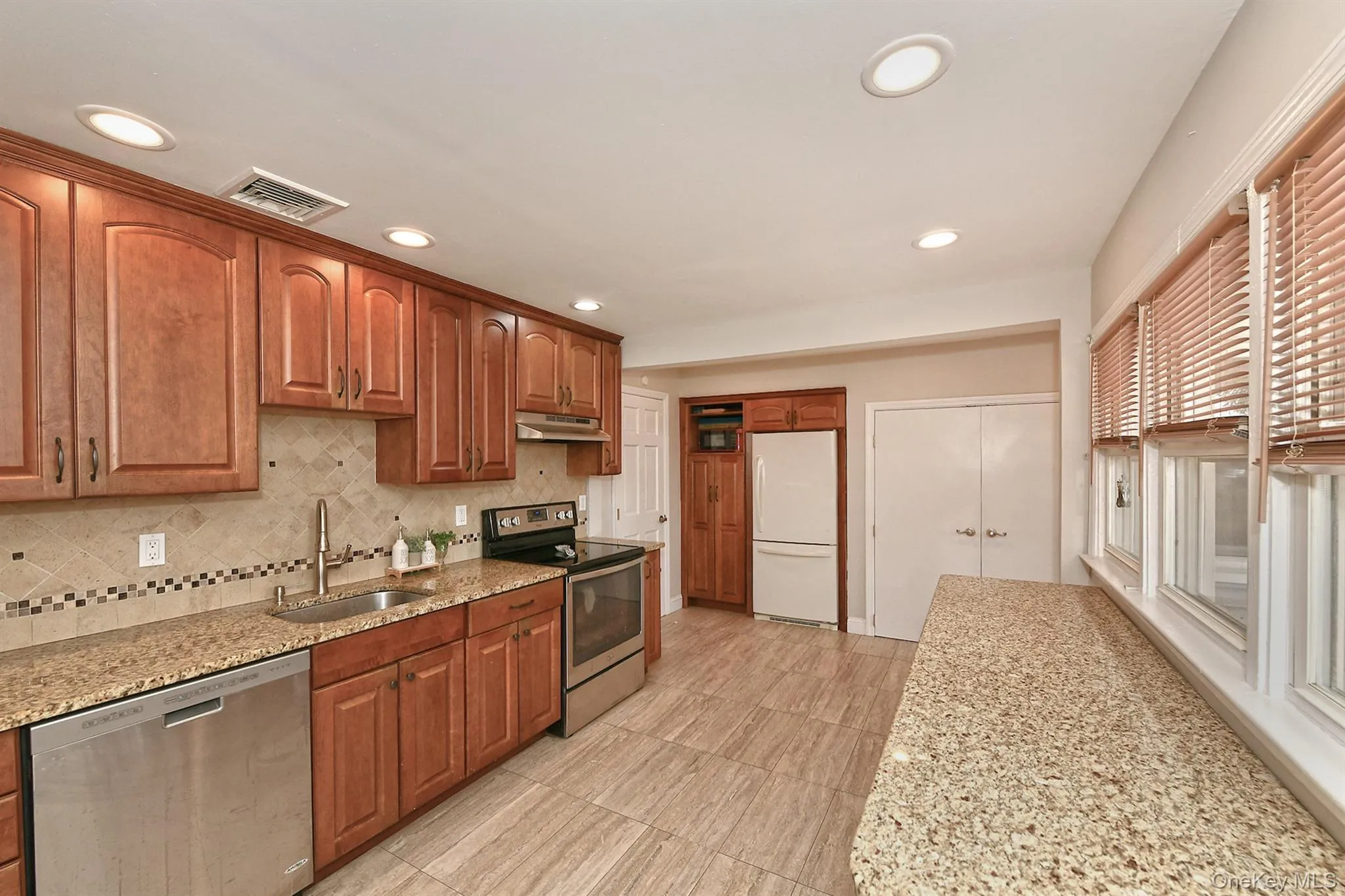 53 Periwinkle Road, Hempstead, NY, 4 Bedrooms Bedrooms, 7 Rooms Rooms,2 BathroomsBathrooms,Residential,For Rent,Periwinkle,0,1037934 53 Periwinkle Road, Hempstead, NY, 4 Bedrooms Bedrooms, 7 Rooms Rooms,2 BathroomsBathrooms,Residential,For Rent,Periwinkle,0,1037934