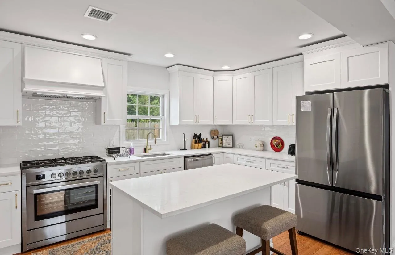 12 Pleasant Avenue, Southampton, NY, 4 Bedrooms Bedrooms, 9 Rooms Rooms,2 BathroomsBathrooms,Residential,For Rent,Pleasant,0,1037938 12 Pleasant Avenue, Southampton, NY, 4 Bedrooms Bedrooms, 9 Rooms Rooms,2 BathroomsBathrooms,Residential,For Rent,Pleasant,0,1037938
