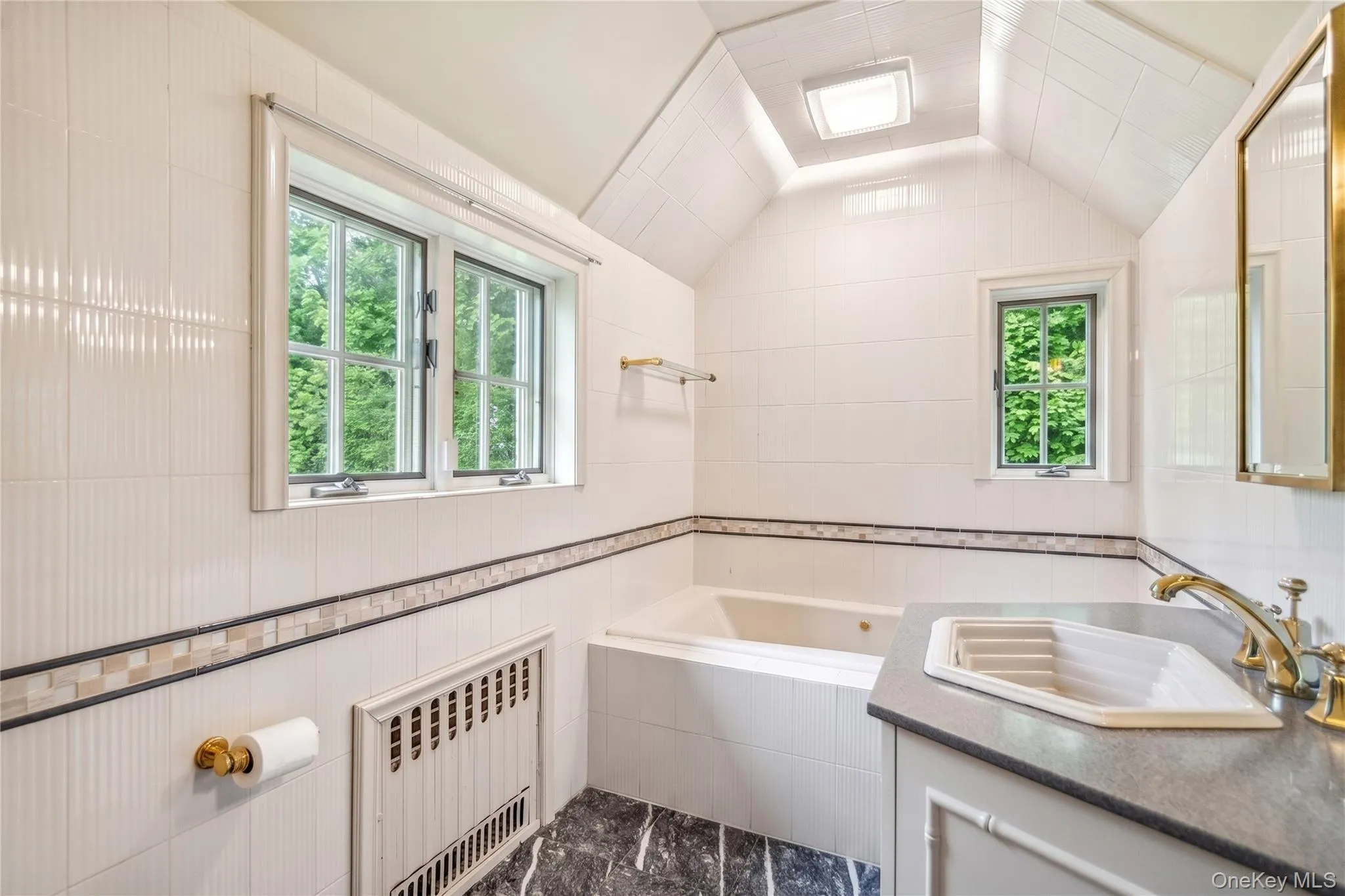 34 Wensley Drive, North Hempstead, NY, 5 Bedrooms Bedrooms, 9 Rooms Rooms,3 BathroomsBathrooms,Residential,For Rent,Wensley,0,1037943 34 Wensley Drive, North Hempstead, NY, 5 Bedrooms Bedrooms, 9 Rooms Rooms,3 BathroomsBathrooms,Residential,For Rent,Wensley,0,1037943