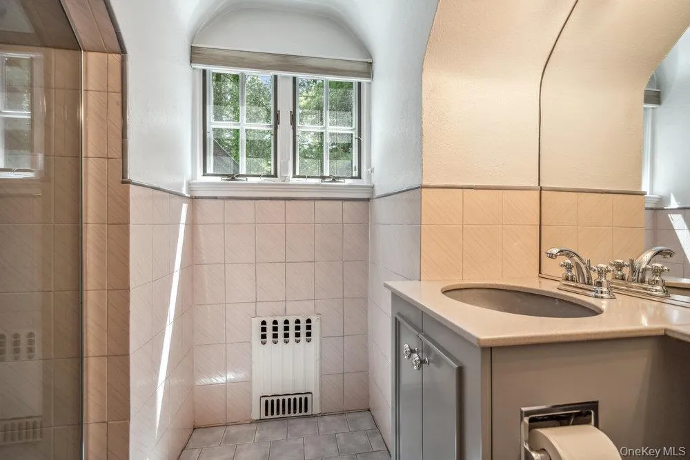 34 Wensley Drive, North Hempstead, NY, 5 Bedrooms Bedrooms, 9 Rooms Rooms,3 BathroomsBathrooms,Residential,For Rent,Wensley,0,1037943 34 Wensley Drive, North Hempstead, NY, 5 Bedrooms Bedrooms, 9 Rooms Rooms,3 BathroomsBathrooms,Residential,For Rent,Wensley,0,1037943