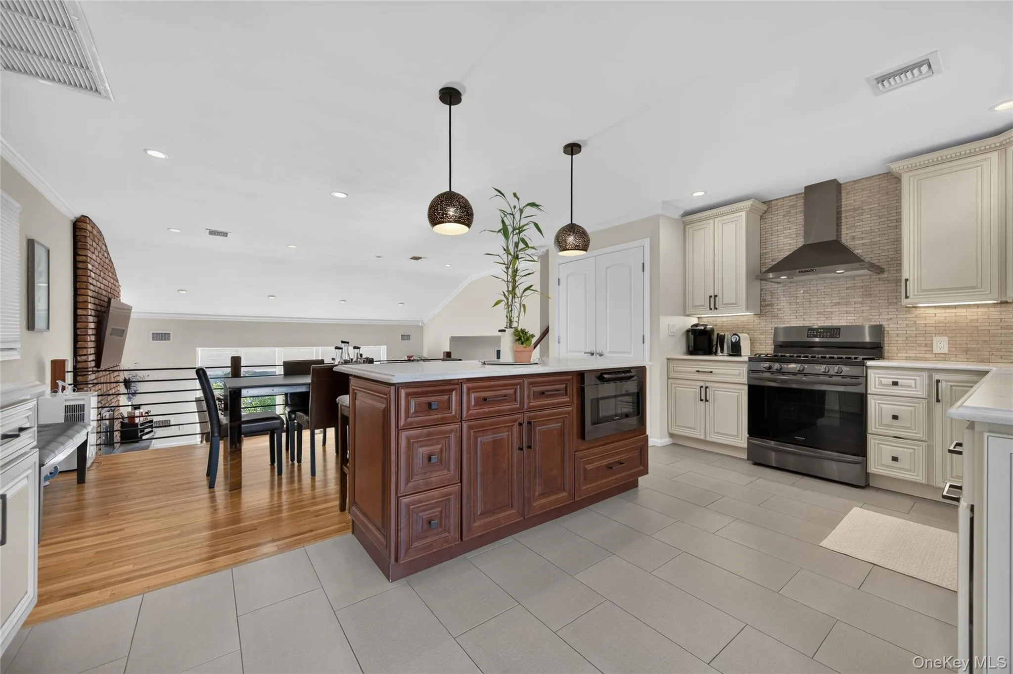 31 Driftwood Drive, North Hempstead, NY, 4 Bedrooms Bedrooms, 8 Rooms Rooms,3 BathroomsBathrooms,Residential,For Rent,Driftwood,0,1037946 31 Driftwood Drive, North Hempstead, NY, 4 Bedrooms Bedrooms, 8 Rooms Rooms,3 BathroomsBathrooms,Residential,For Rent,Driftwood,0,1037946