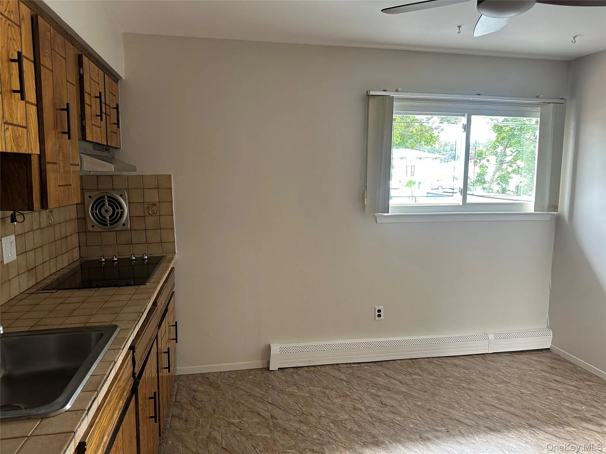 308 Essex Street, Babylon, NY, 2 Bedrooms Bedrooms, 5 Rooms Rooms,1 BathroomBathrooms,Residential Lease,For Rent,Essex,0,1037948 308 Essex Street, Babylon, NY, 2 Bedrooms Bedrooms, 5 Rooms Rooms,1 BathroomBathrooms,Residential Lease,For Rent,Essex,0,1037948