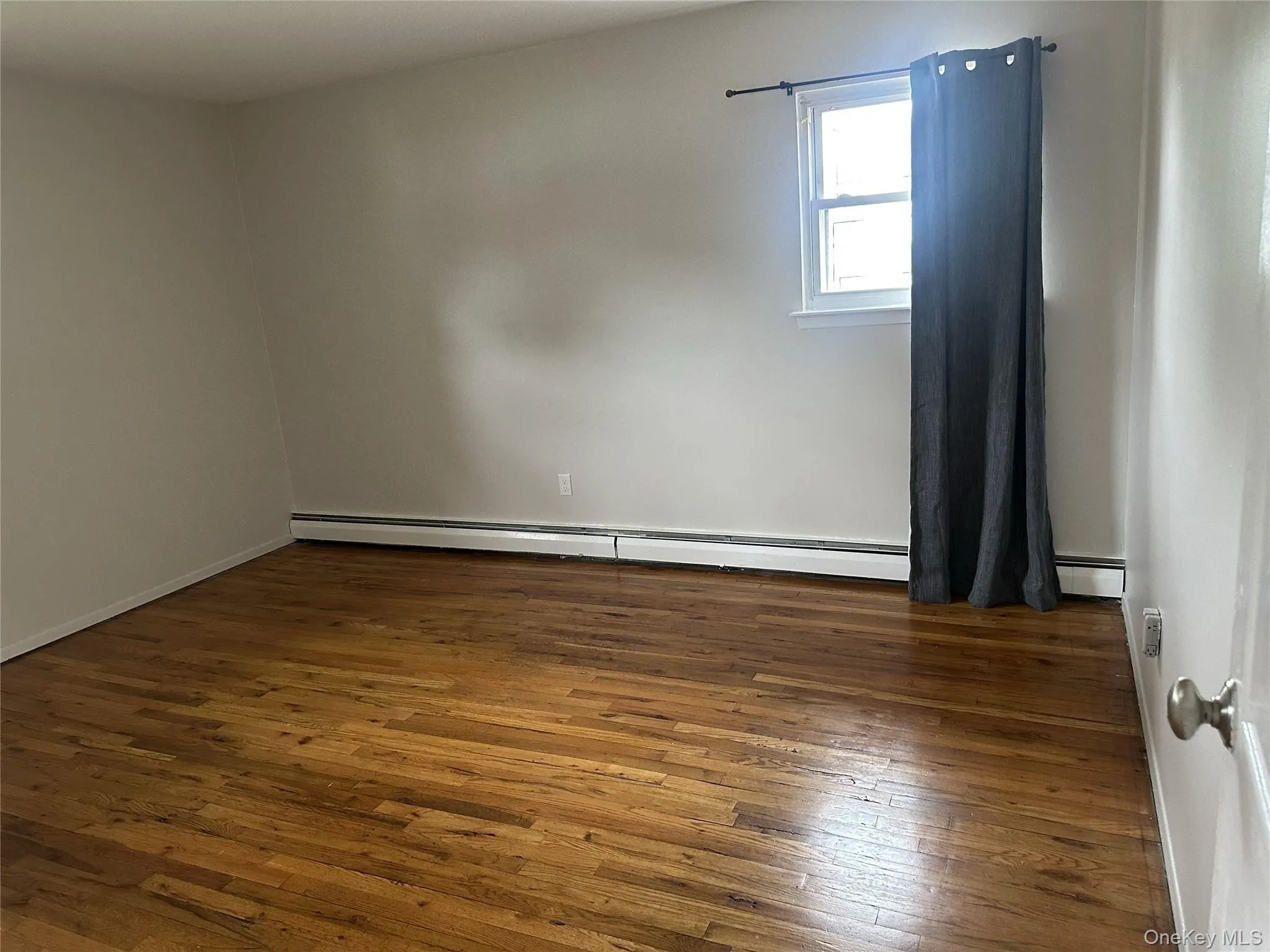 308 Essex Street, Babylon, NY, 2 Bedrooms Bedrooms, 5 Rooms Rooms,1 BathroomBathrooms,Residential Lease,For Rent,Essex,0,1037948 308 Essex Street, Babylon, NY, 2 Bedrooms Bedrooms, 5 Rooms Rooms,1 BathroomBathrooms,Residential Lease,For Rent,Essex,0,1037948