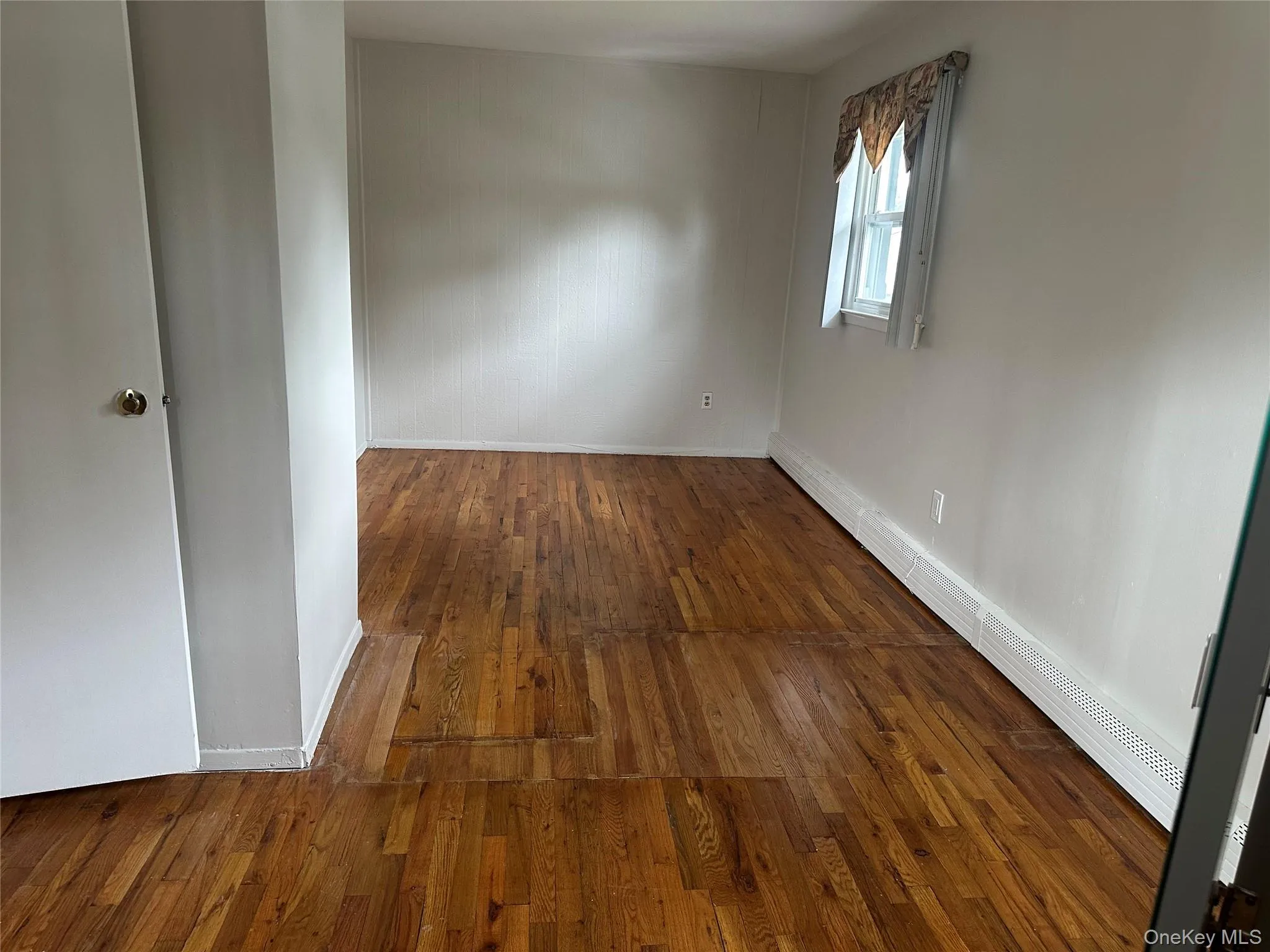 308 Essex Street, Babylon, NY, 2 Bedrooms Bedrooms, 5 Rooms Rooms,1 BathroomBathrooms,Residential Lease,For Rent,Essex,0,1037948 308 Essex Street, Babylon, NY, 2 Bedrooms Bedrooms, 5 Rooms Rooms,1 BathroomBathrooms,Residential Lease,For Rent,Essex,0,1037948