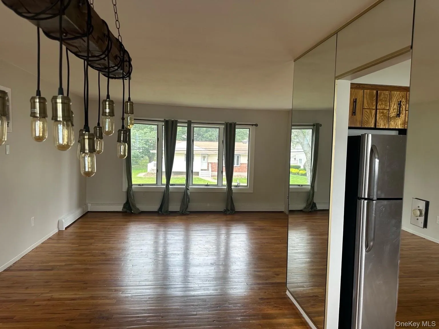 308 Essex Street, Babylon, NY, 2 Bedrooms Bedrooms, 5 Rooms Rooms,1 BathroomBathrooms,Residential Lease,For Rent,Essex,0,1037948 308 Essex Street, Babylon, NY, 2 Bedrooms Bedrooms, 5 Rooms Rooms,1 BathroomBathrooms,Residential Lease,For Rent,Essex,0,1037948