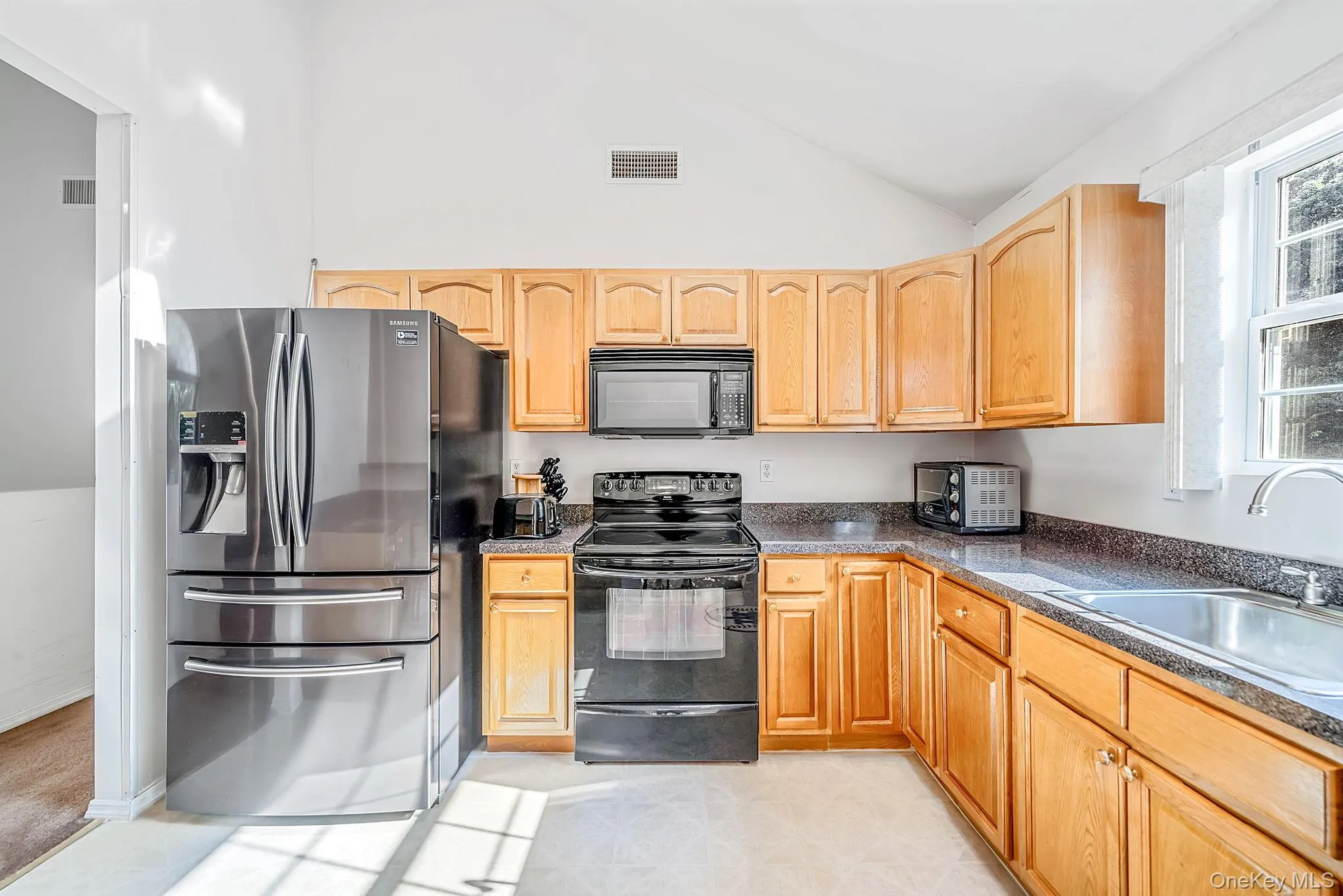 10 Cedar Lane, Brookhaven, NY, 4 Bedrooms Bedrooms, 8 Rooms Rooms,2 BathroomsBathrooms,Residential,For Rent,Cedar,0,1037959 10 Cedar Lane, Brookhaven, NY, 4 Bedrooms Bedrooms, 8 Rooms Rooms,2 BathroomsBathrooms,Residential,For Rent,Cedar,0,1037959