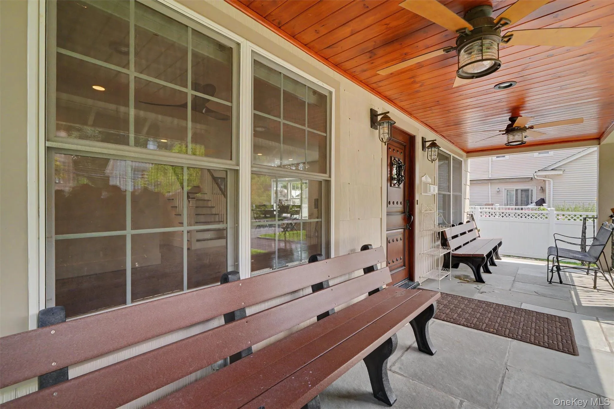 Peaceful expansive front porch Peaceful expansive front porch