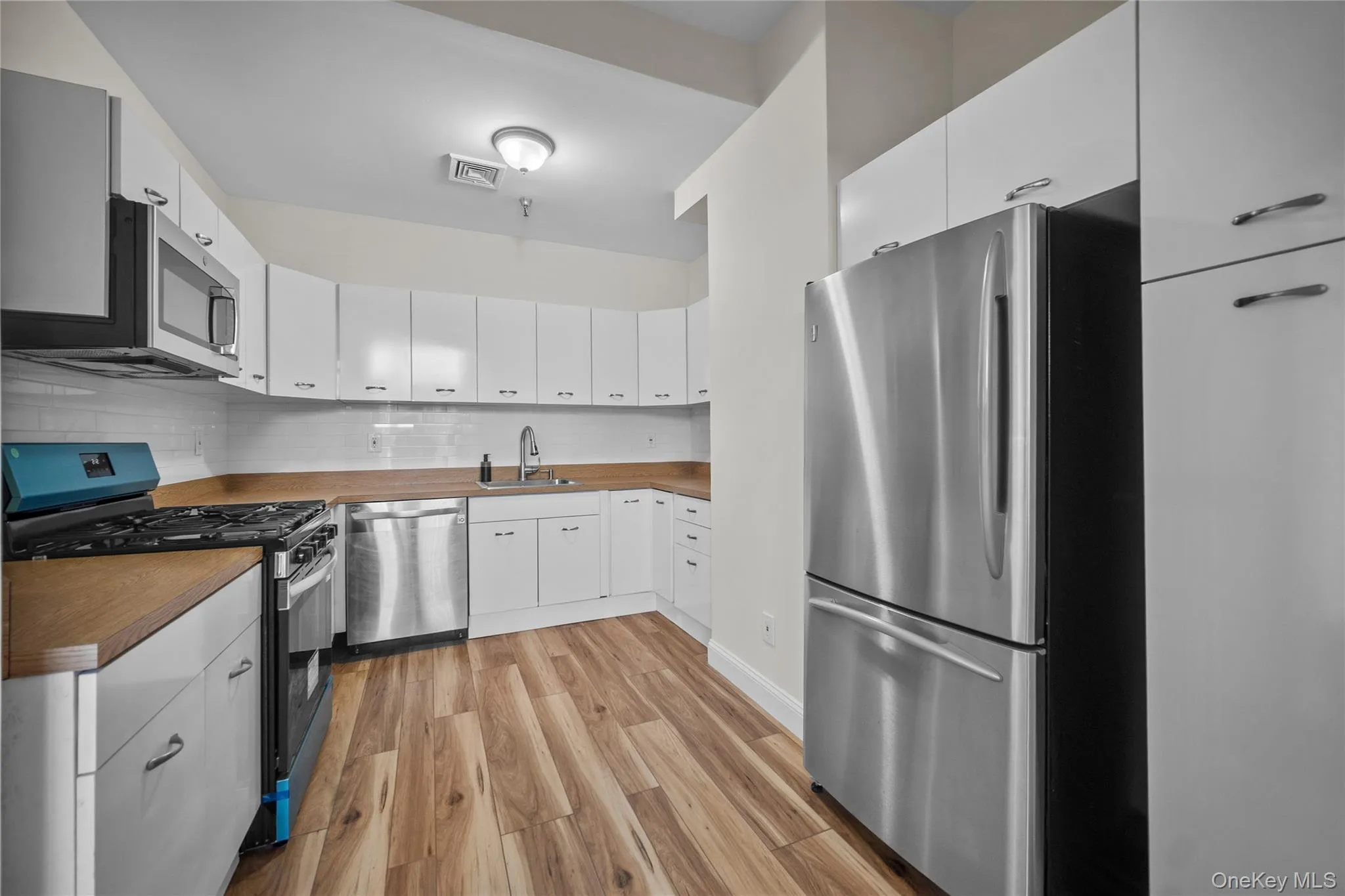 520 Ashford Avenue, Greenburgh, NY, 2 Bedrooms Bedrooms, 5 Rooms Rooms,2 BathroomsBathrooms,Residential Lease,For Rent,Ashford,0,1037973 520 Ashford Avenue, Greenburgh, NY, 2 Bedrooms Bedrooms, 5 Rooms Rooms,2 BathroomsBathrooms,Residential Lease,For Rent,Ashford,0,1037973