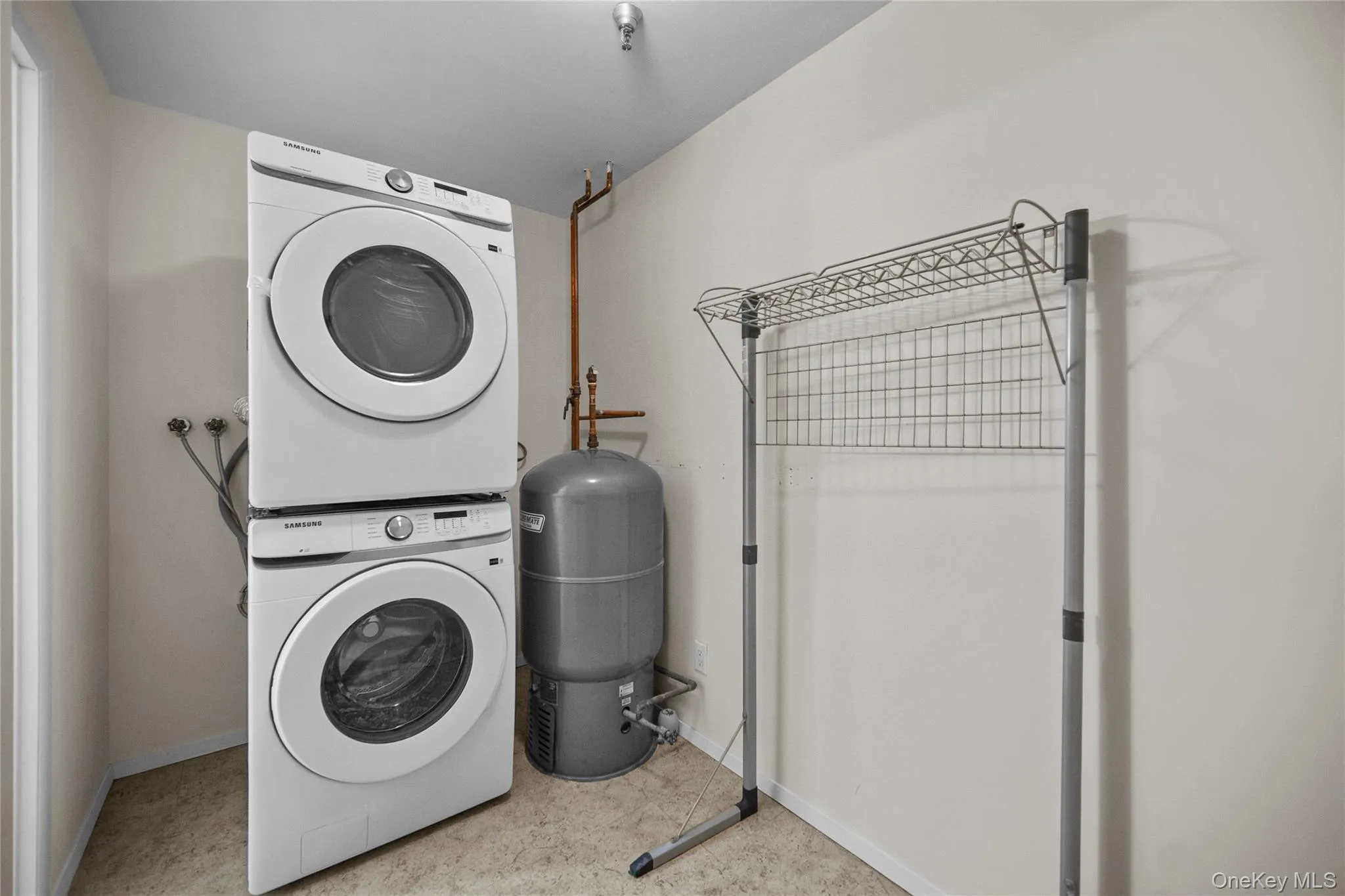 520 Ashford Avenue, Greenburgh, NY, 2 Bedrooms Bedrooms, 5 Rooms Rooms,2 BathroomsBathrooms,Residential Lease,For Rent,Ashford,0,1037973 520 Ashford Avenue, Greenburgh, NY, 2 Bedrooms Bedrooms, 5 Rooms Rooms,2 BathroomsBathrooms,Residential Lease,For Rent,Ashford,0,1037973