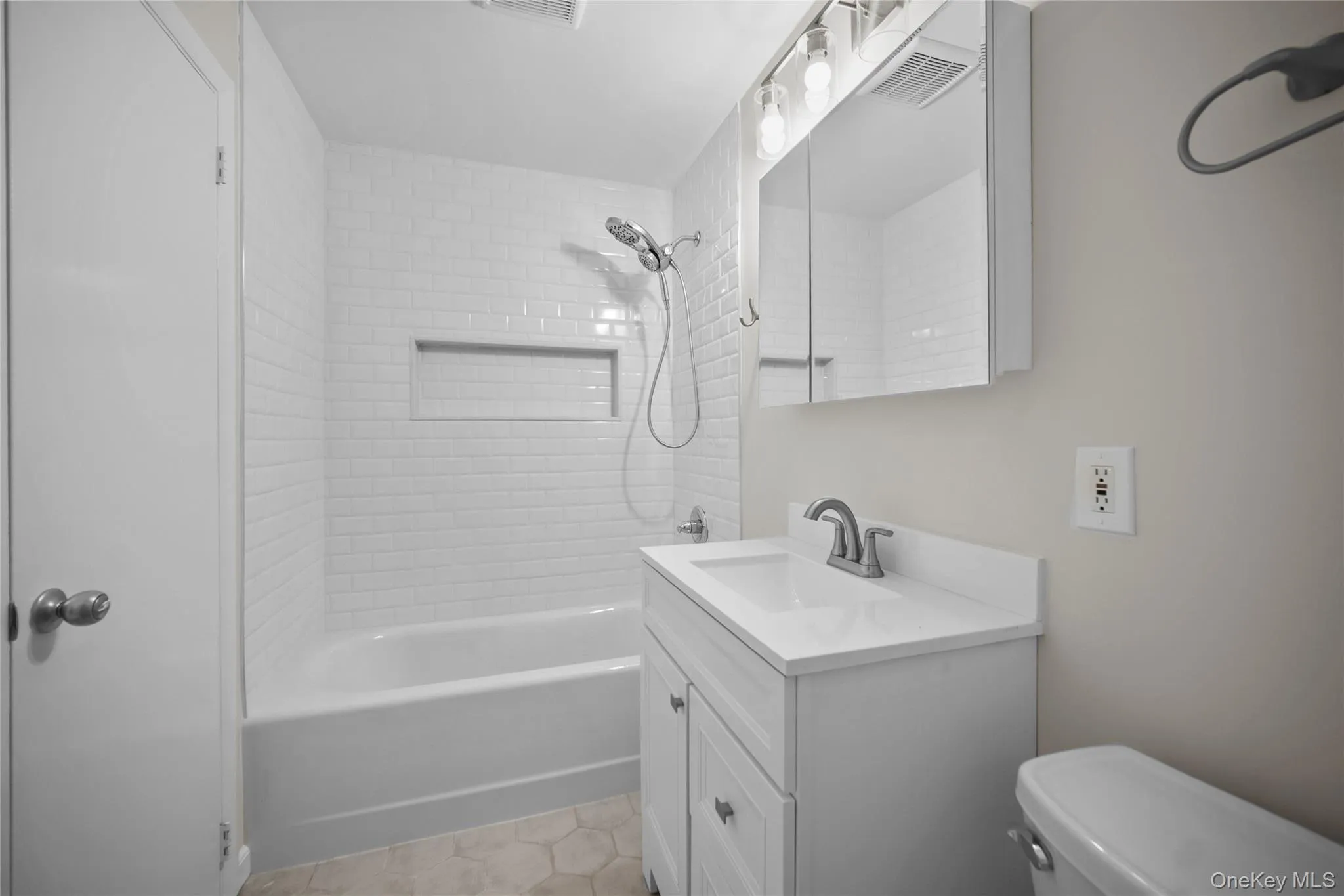 520 Ashford Avenue, Greenburgh, NY, 2 Bedrooms Bedrooms, 5 Rooms Rooms,2 BathroomsBathrooms,Residential Lease,For Rent,Ashford,0,1037973 520 Ashford Avenue, Greenburgh, NY, 2 Bedrooms Bedrooms, 5 Rooms Rooms,2 BathroomsBathrooms,Residential Lease,For Rent,Ashford,0,1037973