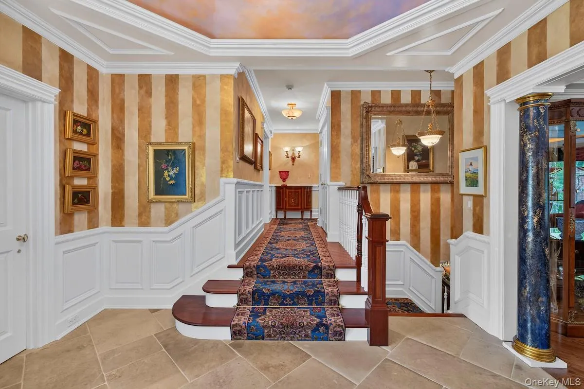 Entrance Foyer with Stairs to Bedrooms Entrance Foyer with Stairs to Bedrooms