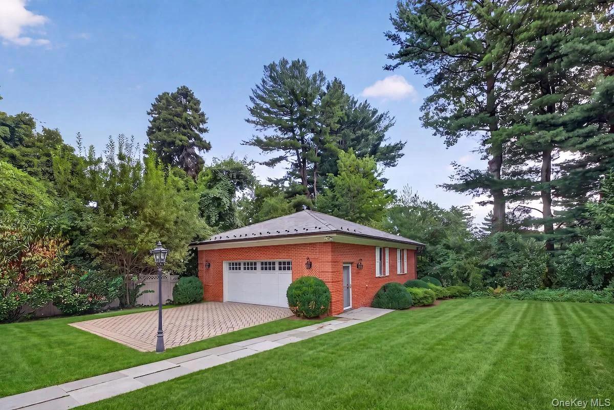 Detached 4-car Garage Detached 4-car Garage