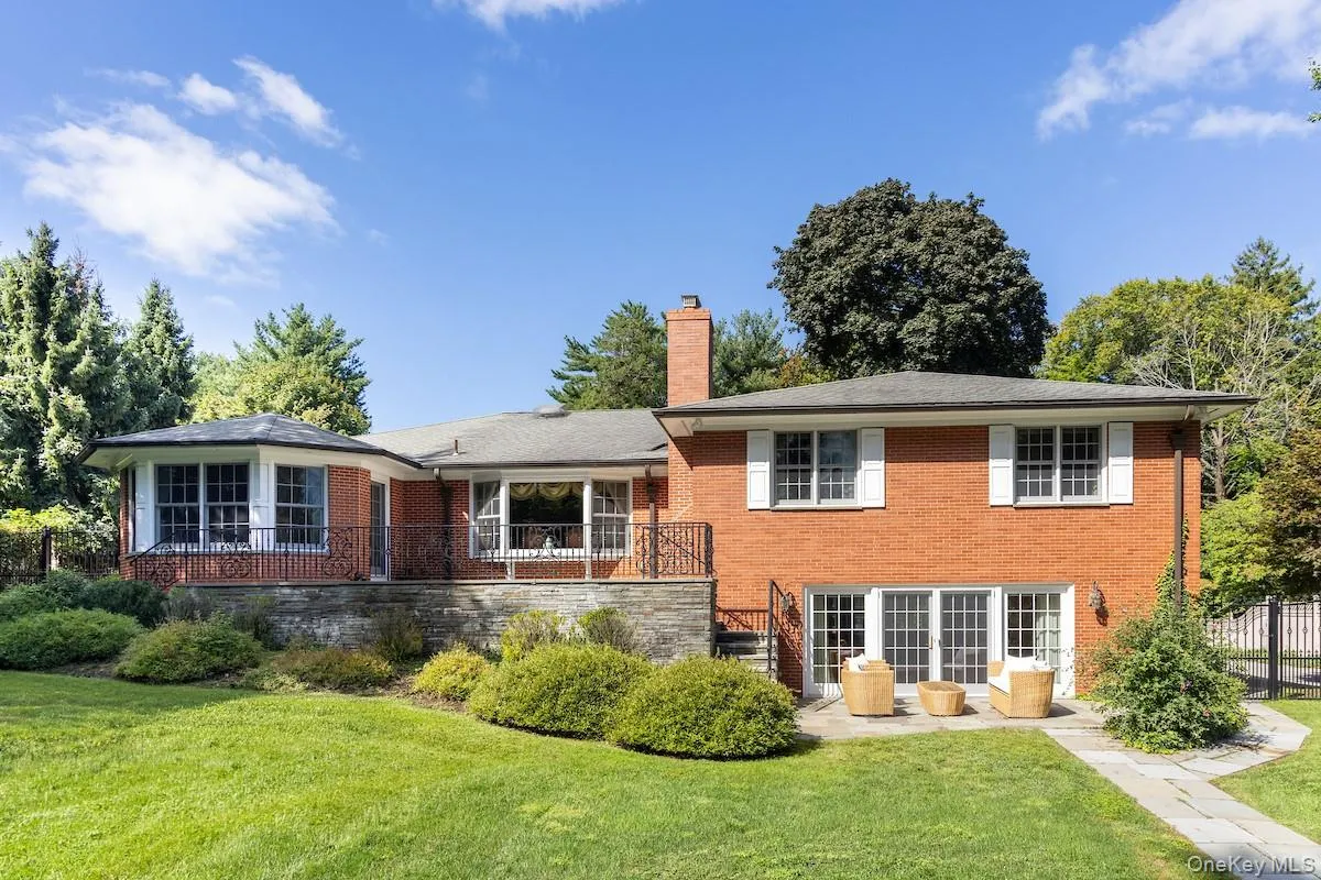 169 Clinton Avenue, Greenburgh, NY, 3 Bedrooms Bedrooms, 9 Rooms Rooms,3 BathroomsBathrooms,Residential,For Rent,Clinton,0,1037977 169 Clinton Avenue, Greenburgh, NY, 3 Bedrooms Bedrooms, 9 Rooms Rooms,3 BathroomsBathrooms,Residential,For Rent,Clinton,0,1037977