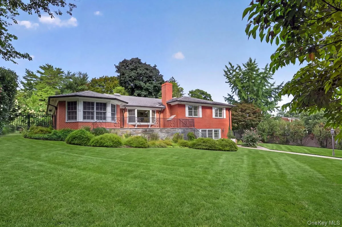 169 Clinton Avenue, Greenburgh, NY, 3 Bedrooms Bedrooms, 9 Rooms Rooms,3 BathroomsBathrooms,Residential,For Rent,Clinton,0,1037977 169 Clinton Avenue, Greenburgh, NY, 3 Bedrooms Bedrooms, 9 Rooms Rooms,3 BathroomsBathrooms,Residential,For Rent,Clinton,0,1037977