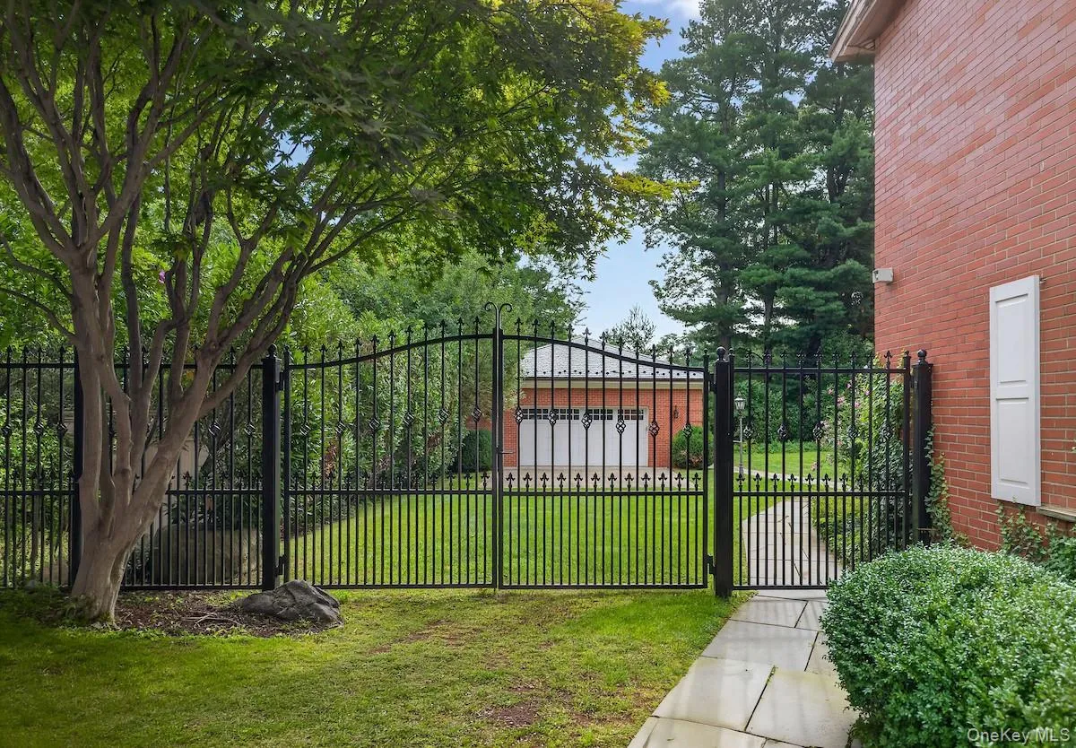 Gate to Sideyard Gate to Sideyard