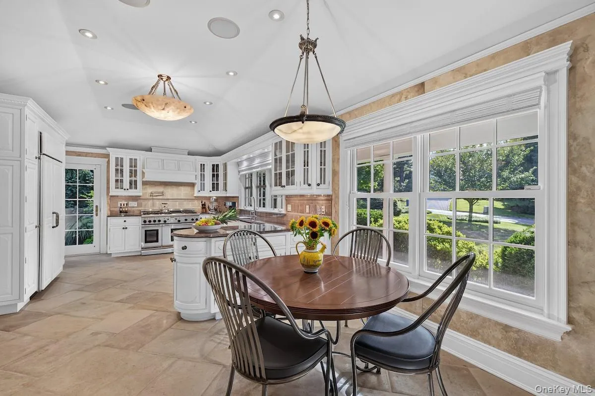 Eat-Kitchen Breakfast Area Eat-Kitchen Breakfast Area