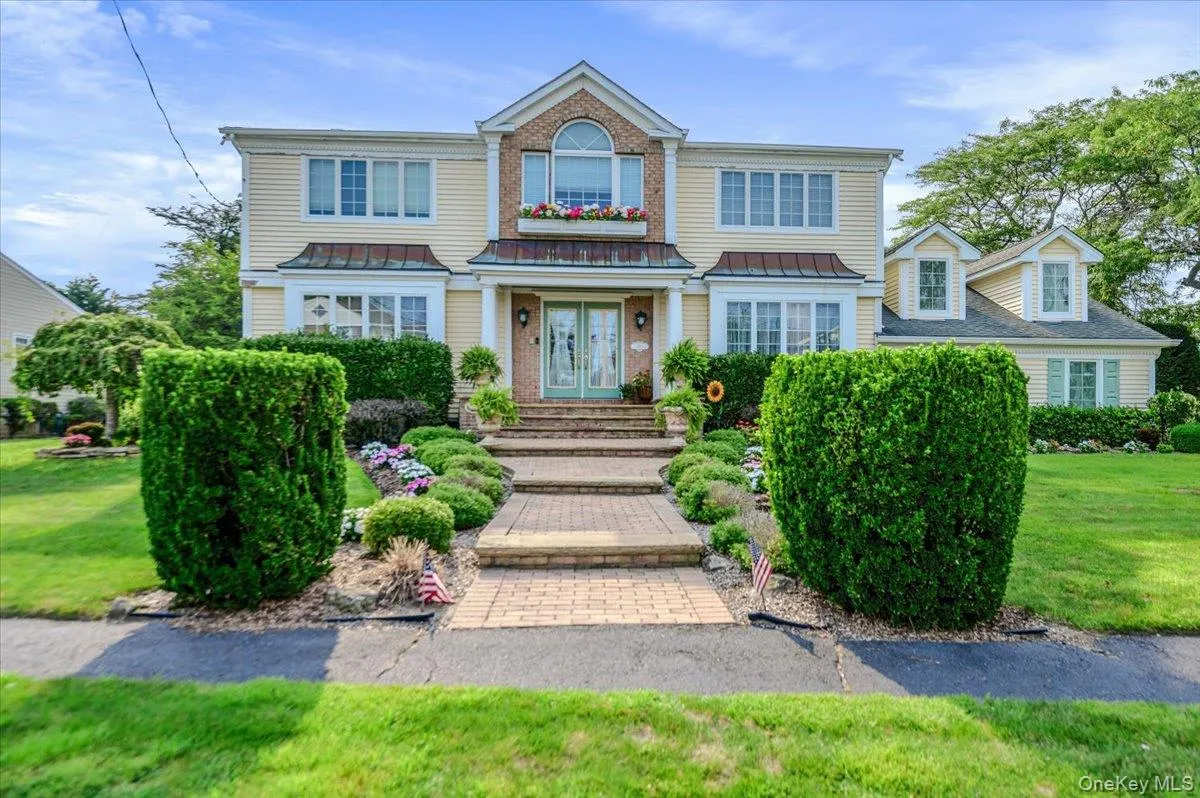 Welcome to the Prestigious Community of Harbour Green Estates Welcome to the Prestigious Community of Harbour Green Estates