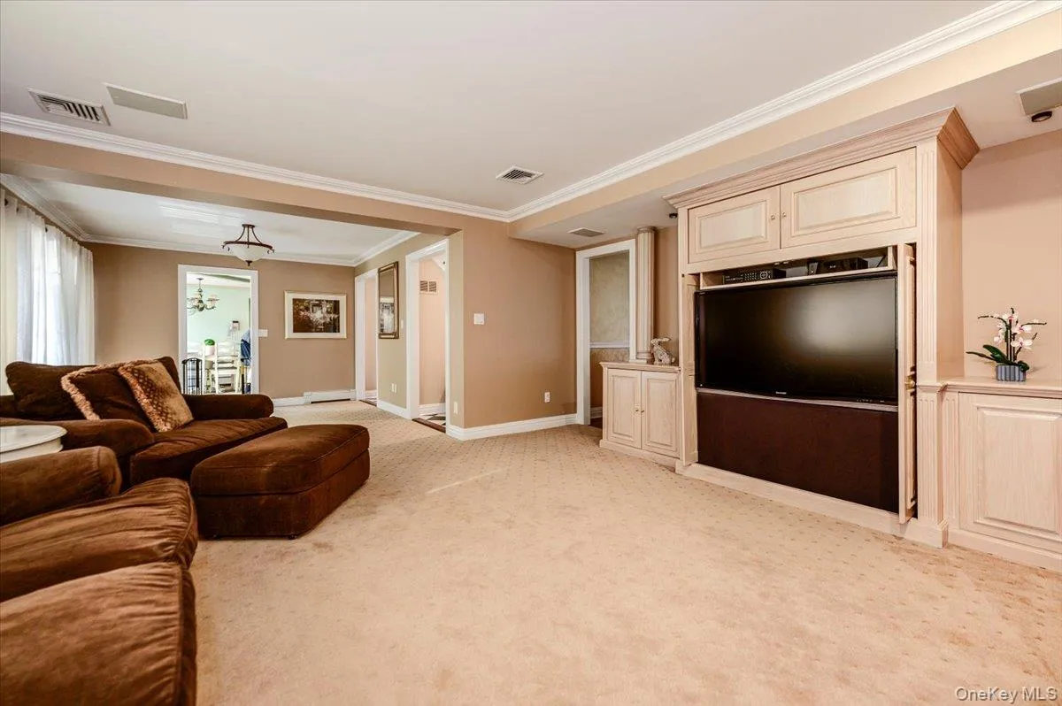 Lots of Room for entertaining Lots of Room for entertaining