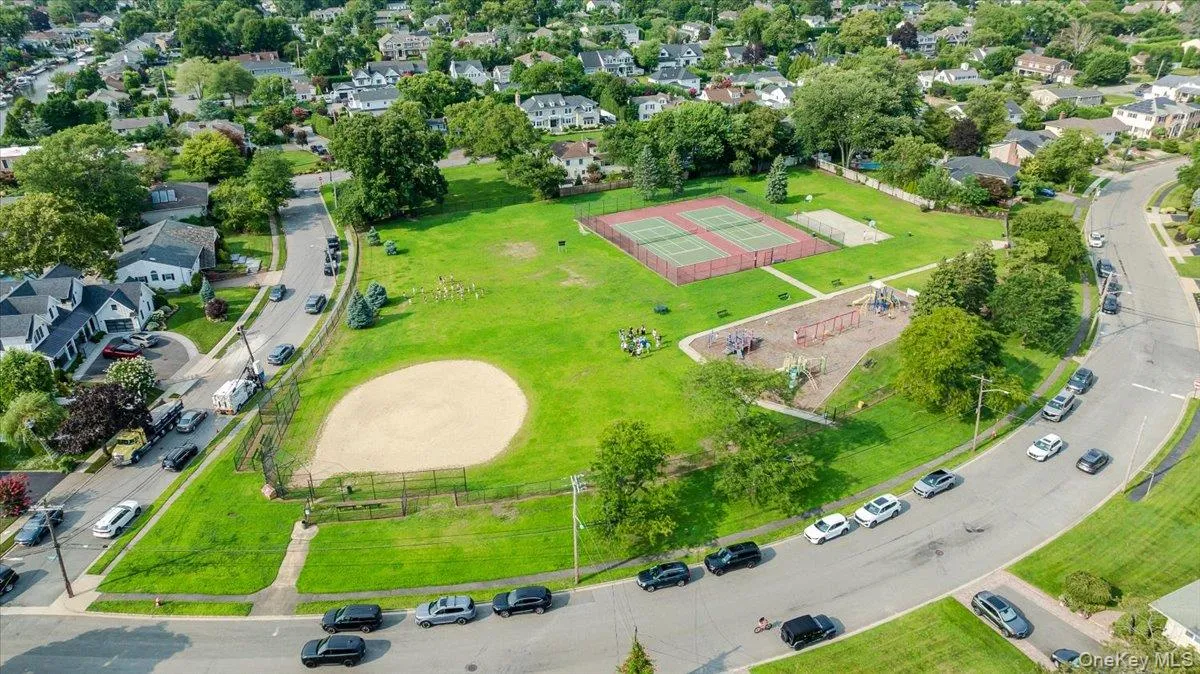 Convenient to Sunset Park Convenient to Sunset Park