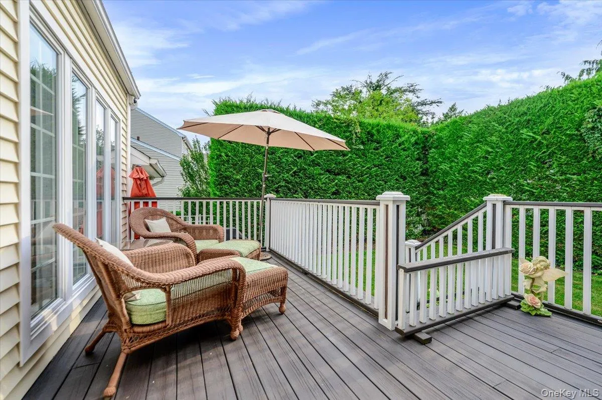 Beautiful Deck off the Kitchen and Entertainment Room Beautiful Deck off the Kitchen and Entertainment Room