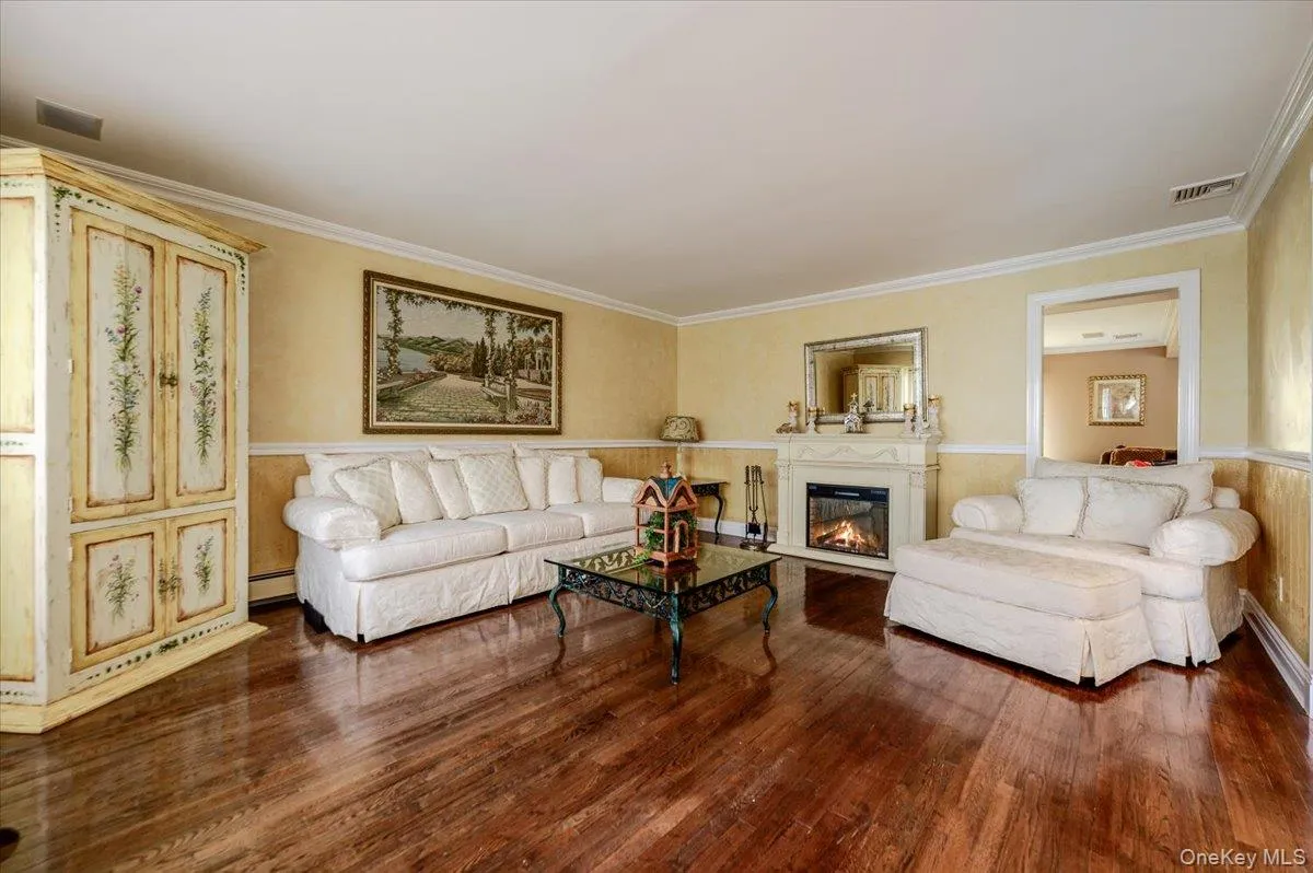Spacious Living Room Spacious Living Room