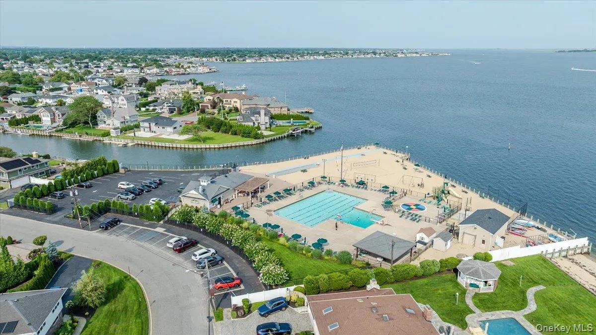 Deeded Beach Club and Marina Rights to the Harbour Green Shore Club Deeded Beach Club and Marina Rights to the Harbour Green Shore Club
