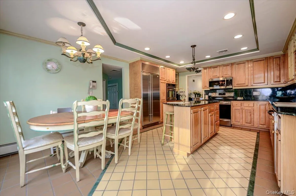 Spacious Eat-In Kitchen with Center Island Spacious Eat-In Kitchen with Center Island