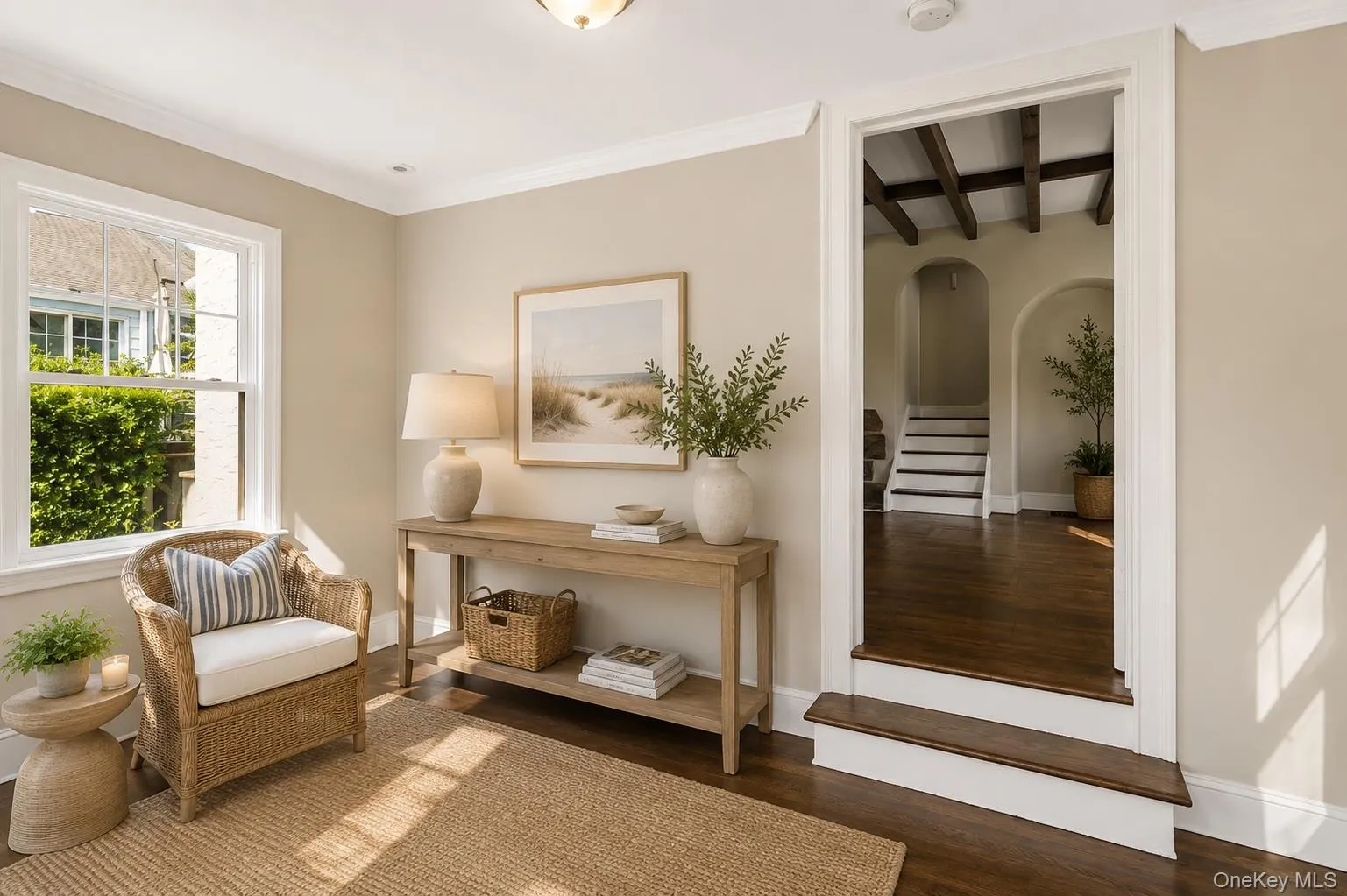 Virtually staged Sunroom/Entrance. Virtually staged Sunroom/Entrance.