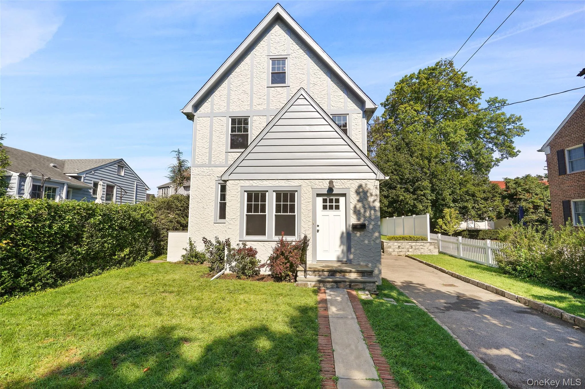 288 Crestwood Avenue. 288 Crestwood Avenue.