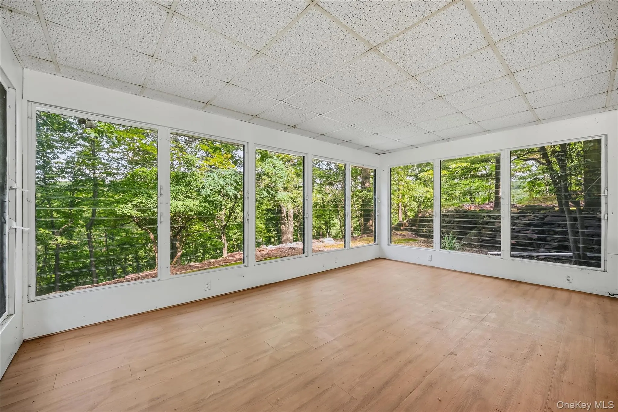 15 Overlook Drive, Woodbury, NY, 3 Bedrooms Bedrooms, 7 Rooms Rooms,2 BathroomsBathrooms,Residential,For Rent,Overlook,0,1037999 15 Overlook Drive, Woodbury, NY, 3 Bedrooms Bedrooms, 7 Rooms Rooms,2 BathroomsBathrooms,Residential,For Rent,Overlook,0,1037999