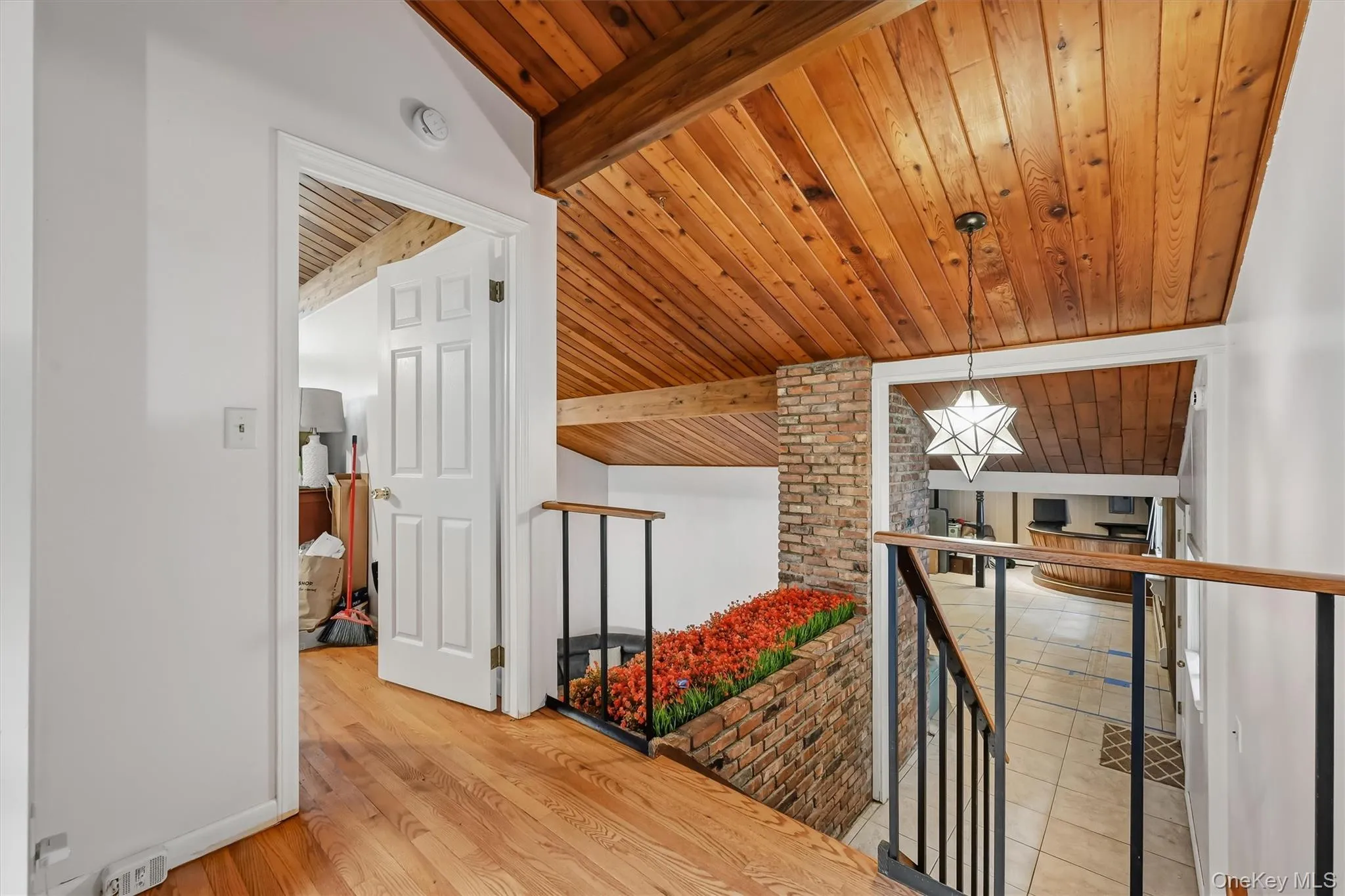 15 Overlook Drive, Woodbury, NY, 3 Bedrooms Bedrooms, 7 Rooms Rooms,2 BathroomsBathrooms,Residential,For Rent,Overlook,0,1037999 15 Overlook Drive, Woodbury, NY, 3 Bedrooms Bedrooms, 7 Rooms Rooms,2 BathroomsBathrooms,Residential,For Rent,Overlook,0,1037999