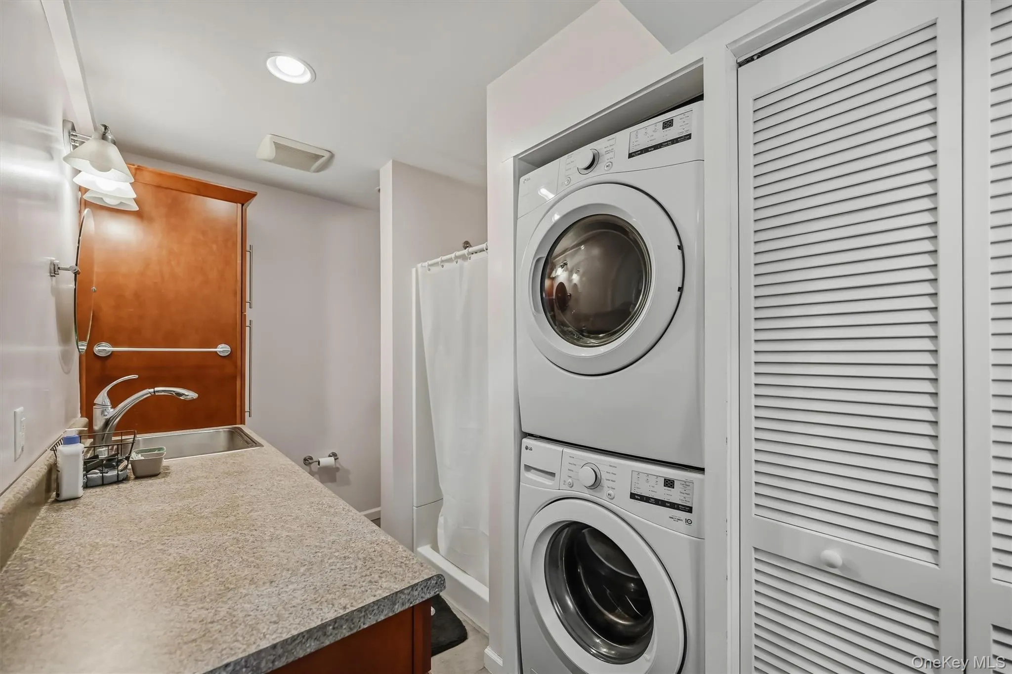 15 Overlook Drive, Woodbury, NY, 3 Bedrooms Bedrooms, 7 Rooms Rooms,2 BathroomsBathrooms,Residential,For Rent,Overlook,0,1037999 15 Overlook Drive, Woodbury, NY, 3 Bedrooms Bedrooms, 7 Rooms Rooms,2 BathroomsBathrooms,Residential,For Rent,Overlook,0,1037999