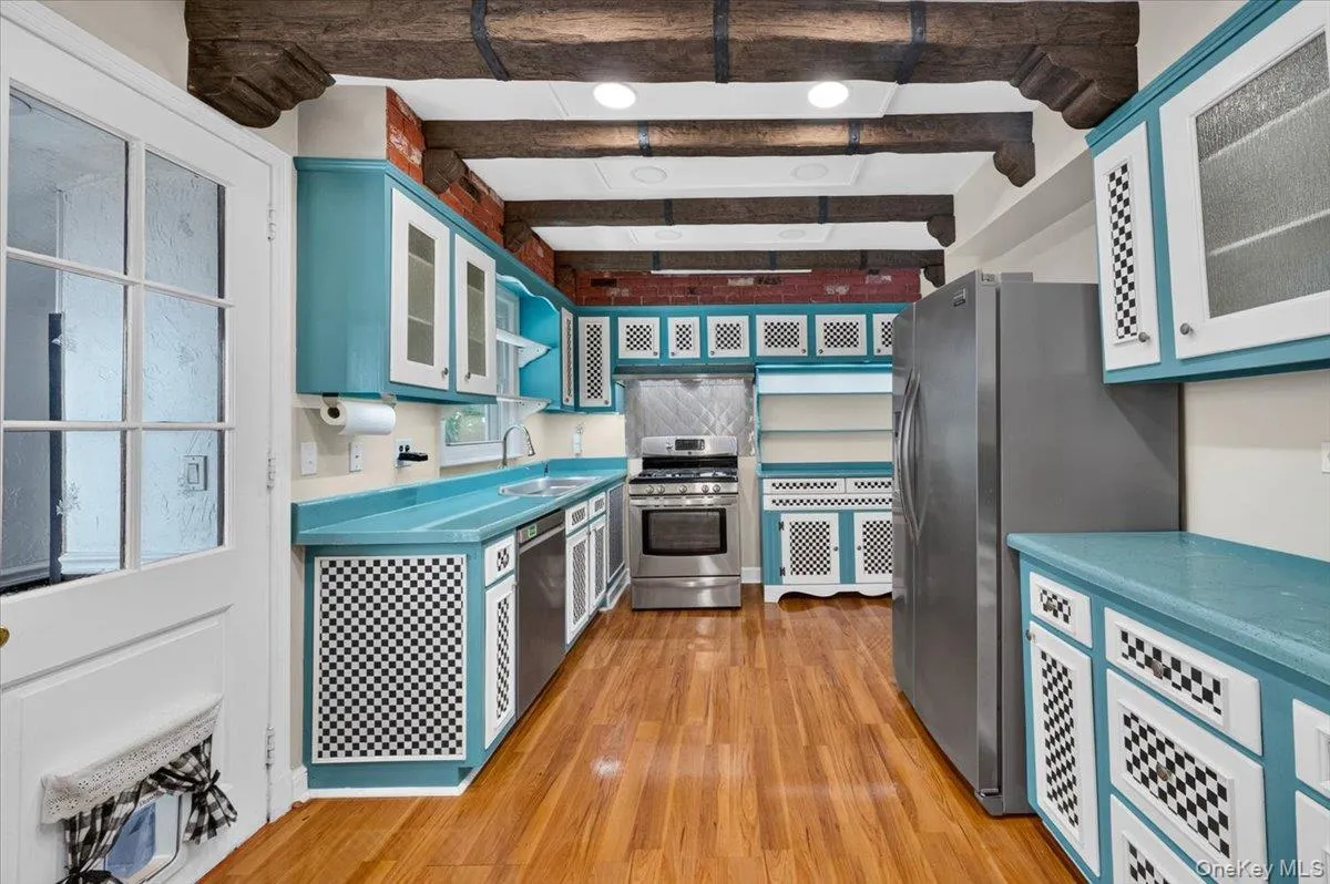 1155 Webster Avenue, New Rochelle, NY, 4 Bedrooms Bedrooms, 9 Rooms Rooms,3 BathroomsBathrooms,Residential Lease,For Rent,Webster,0,1038002 1155 Webster Avenue, New Rochelle, NY, 4 Bedrooms Bedrooms, 9 Rooms Rooms,3 BathroomsBathrooms,Residential Lease,For Rent,Webster,0,1038002