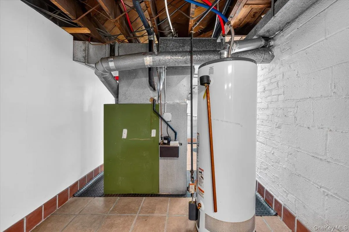 1155 Webster Avenue, New Rochelle, NY, 4 Bedrooms Bedrooms, 9 Rooms Rooms,3 BathroomsBathrooms,Residential Lease,For Rent,Webster,0,1038002 1155 Webster Avenue, New Rochelle, NY, 4 Bedrooms Bedrooms, 9 Rooms Rooms,3 BathroomsBathrooms,Residential Lease,For Rent,Webster,0,1038002