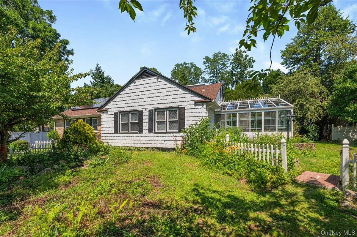 1155 Webster Avenue, New Rochelle, NY, 4 Bedrooms Bedrooms, 9 Rooms Rooms,3 BathroomsBathrooms,Residential Lease,For Rent,Webster,0,1038002 1155 Webster Avenue, New Rochelle, NY, 4 Bedrooms Bedrooms, 9 Rooms Rooms,3 BathroomsBathrooms,Residential Lease,For Rent,Webster,0,1038002