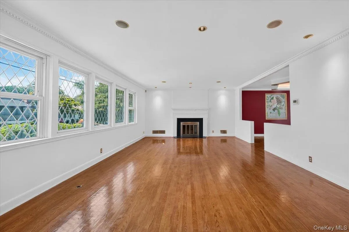 1155 Webster Avenue, New Rochelle, NY, 4 Bedrooms Bedrooms, 9 Rooms Rooms,3 BathroomsBathrooms,Residential Lease,For Rent,Webster,0,1038002 1155 Webster Avenue, New Rochelle, NY, 4 Bedrooms Bedrooms, 9 Rooms Rooms,3 BathroomsBathrooms,Residential Lease,For Rent,Webster,0,1038002