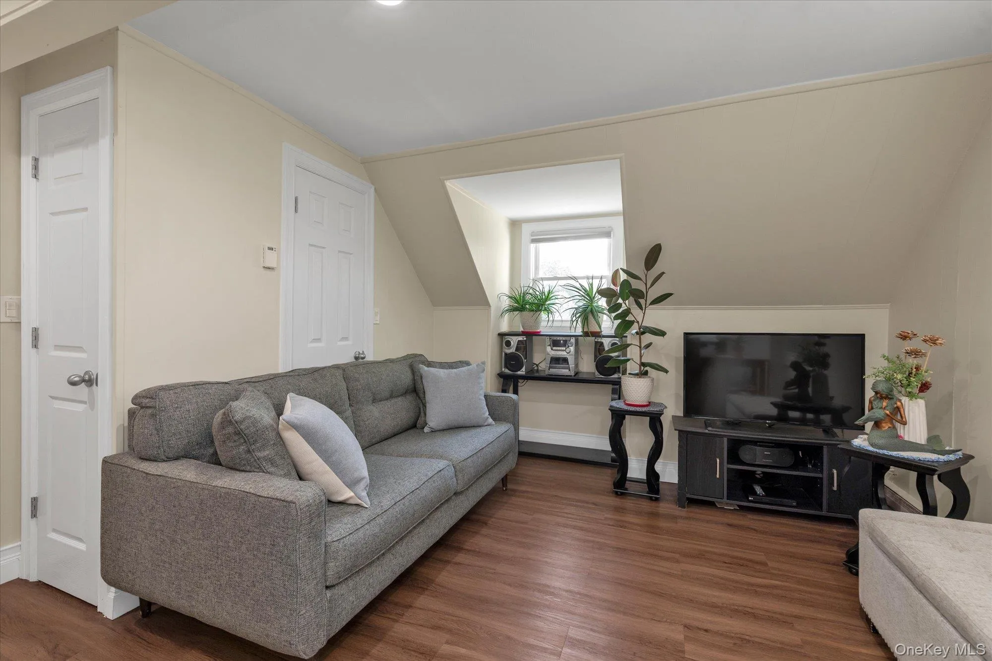 4 Rhame Avenue, Hempstead, NY, 5 Bedrooms Bedrooms, 10 Rooms Rooms,2 BathroomsBathrooms,Residential,For Rent,Rhame,0,1038003 4 Rhame Avenue, Hempstead, NY, 5 Bedrooms Bedrooms, 10 Rooms Rooms,2 BathroomsBathrooms,Residential,For Rent,Rhame,0,1038003