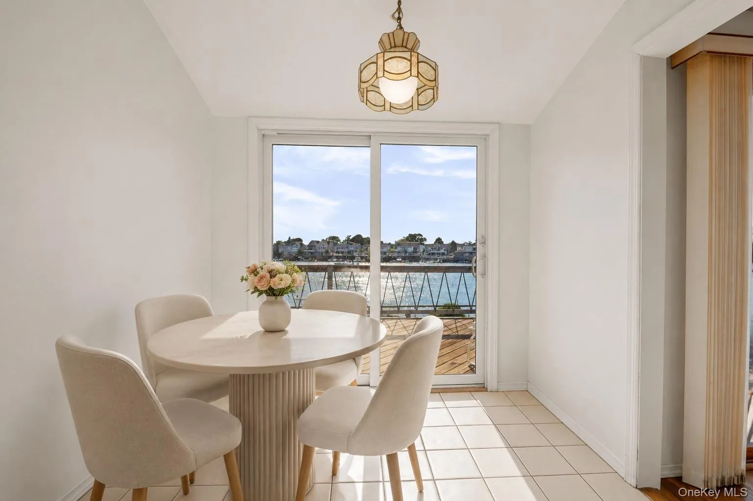 EIK eating area - furniture has been virtually altered EIK eating area - furniture has been virtually altered