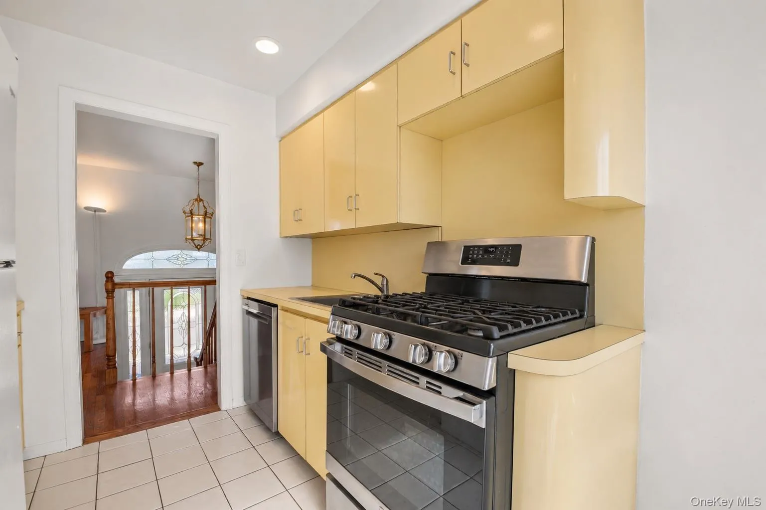 2718 Riverside Drive, Hempstead, NY, 3 Bedrooms Bedrooms, 8 Rooms Rooms,1 BathroomBathrooms,Residential,For Rent,Riverside,0,1038010 2718 Riverside Drive, Hempstead, NY, 3 Bedrooms Bedrooms, 8 Rooms Rooms,1 BathroomBathrooms,Residential,For Rent,Riverside,0,1038010
