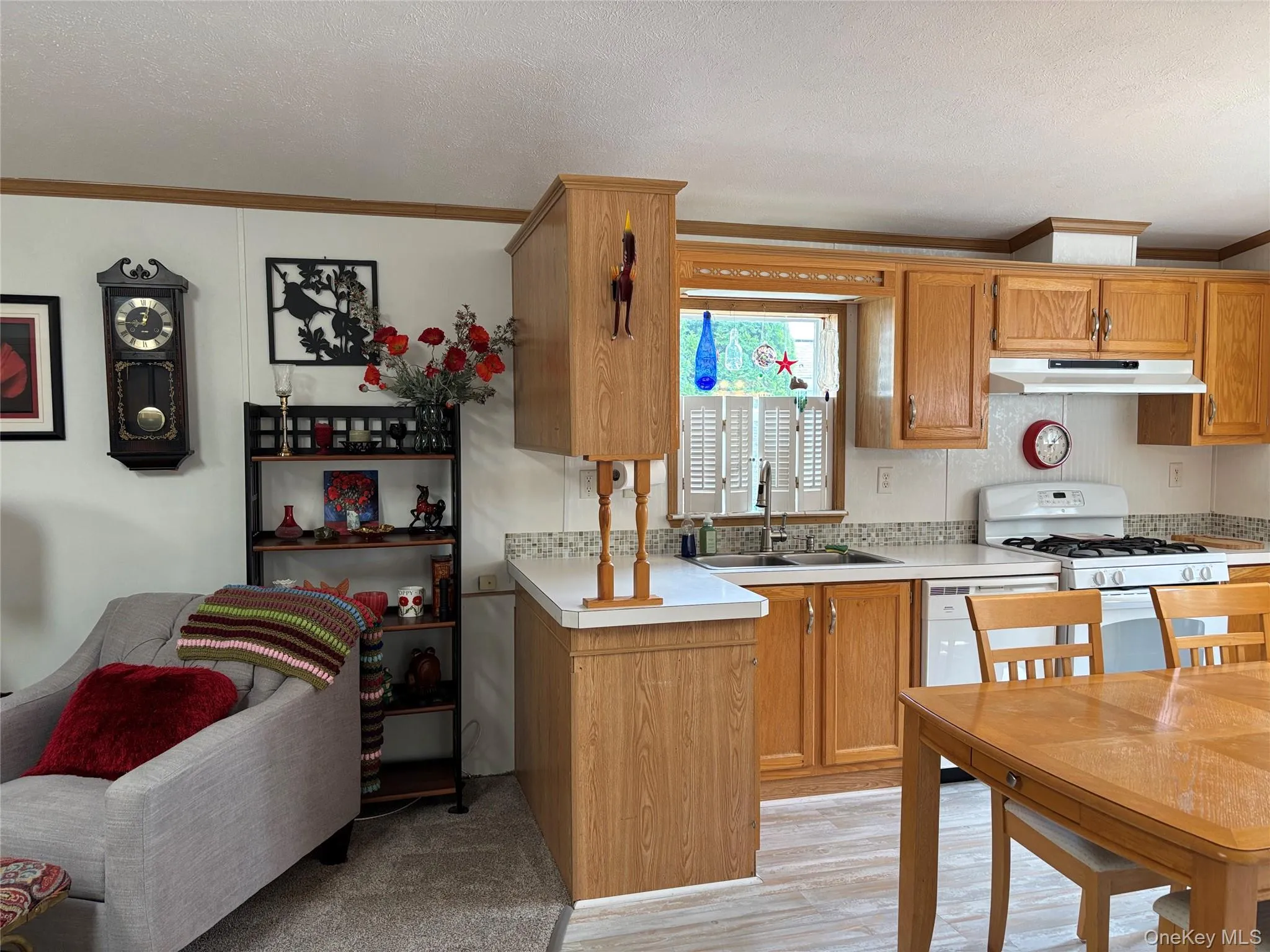 1661 Old Country Road, Riverhead, NY, 2 Bedrooms Bedrooms, 5 Rooms Rooms,2 BathroomsBathrooms,Residential,For Rent,Old Country,0,1038025 1661 Old Country Road, Riverhead, NY, 2 Bedrooms Bedrooms, 5 Rooms Rooms,2 BathroomsBathrooms,Residential,For Rent,Old Country,0,1038025