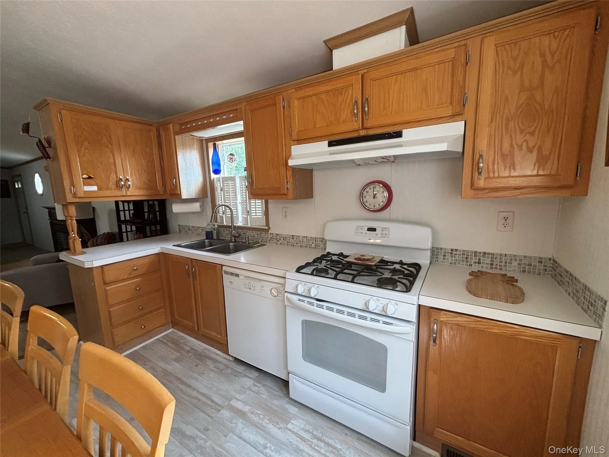 1661 Old Country Road, Riverhead, NY, 2 Bedrooms Bedrooms, 5 Rooms Rooms,2 BathroomsBathrooms,Residential,For Rent,Old Country,0,1038025 1661 Old Country Road, Riverhead, NY, 2 Bedrooms Bedrooms, 5 Rooms Rooms,2 BathroomsBathrooms,Residential,For Rent,Old Country,0,1038025